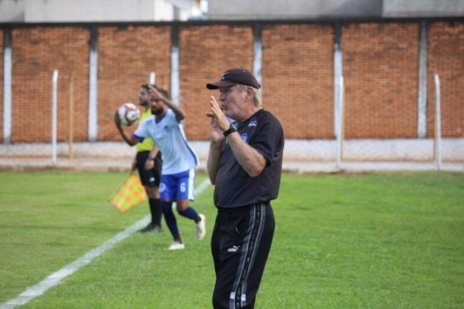 Taguatinga demite seu treinador e terá presidente no comando nas rodadas finais
