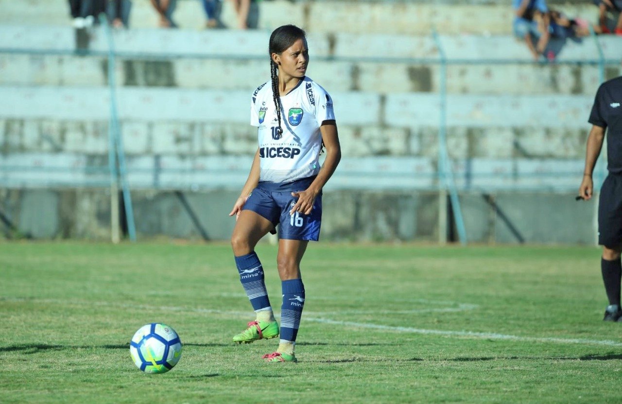 Meia-atacante Bárbara defenderá a AD Taubaté
