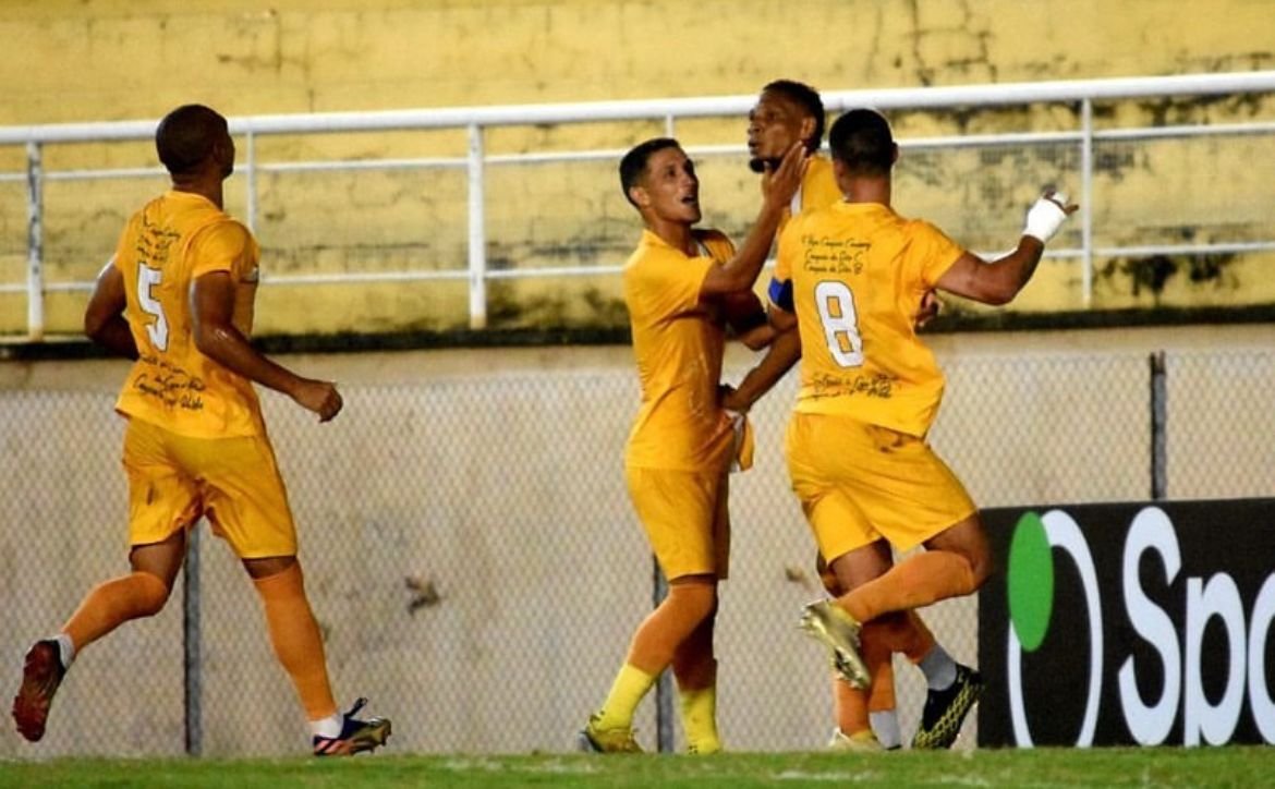 Brasiliense sofre, mas se classifica na Copa do Brasil