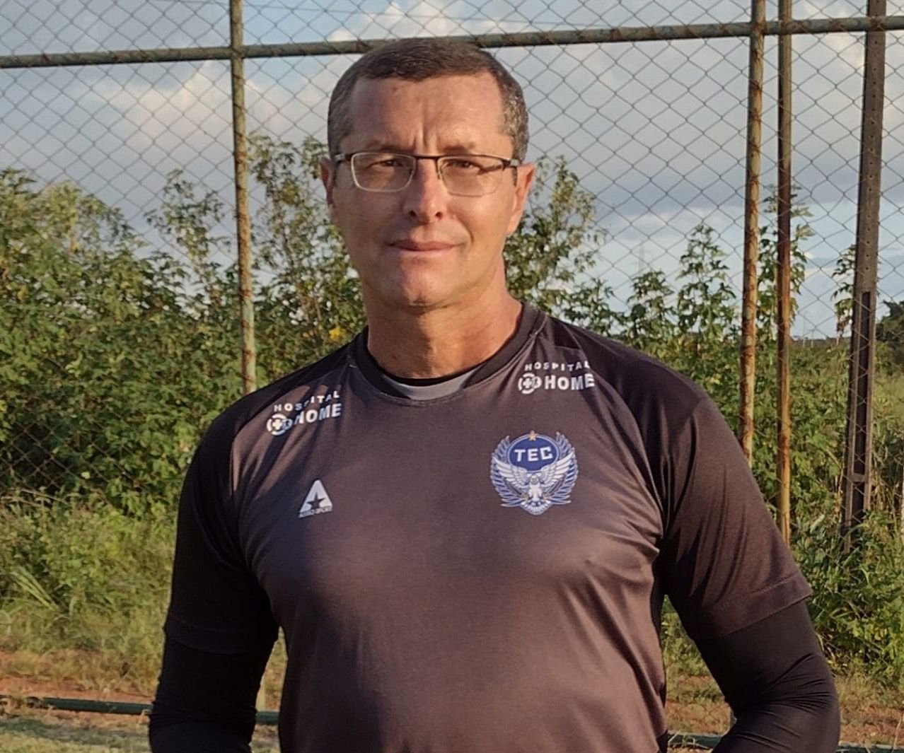 Preparador de goleiros do DF faz rifa para pagar cirurgia
