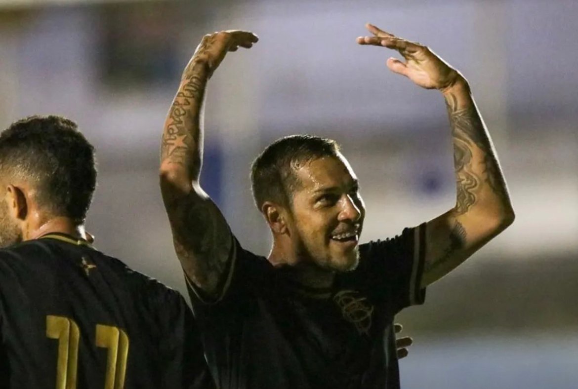 Bola parada resolve e Brasiliense vence Grêmio Anápolis