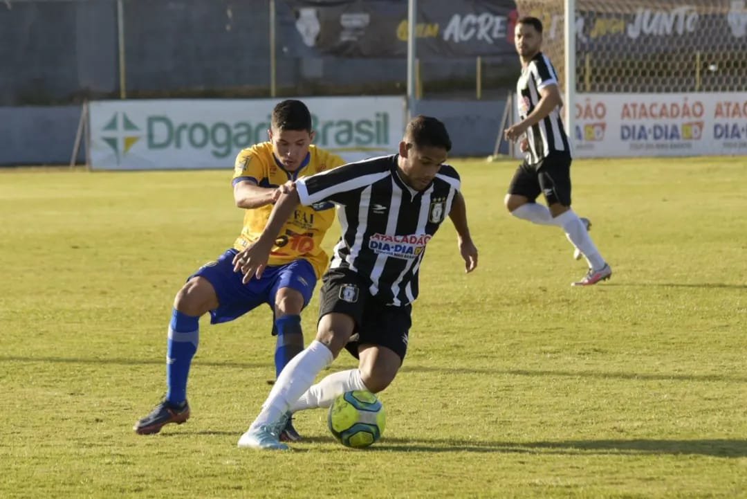 Em casa, Ceilândia fica apenas no empate contra o Iporá