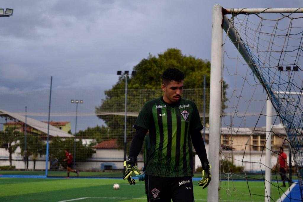Goleiro do DF é contratado para jogar a Série C