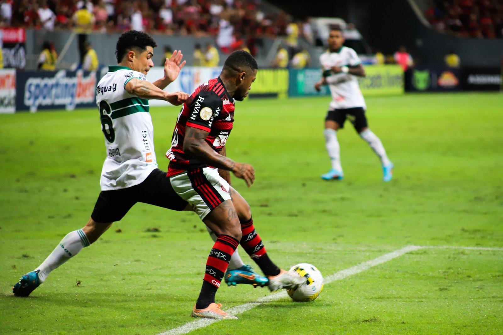 Flamengo continua vencendo Coritiba, mesmo depois de 3 anos