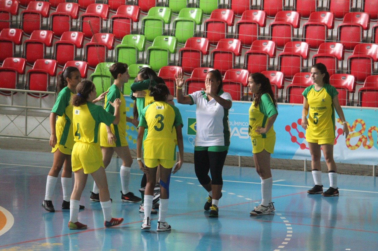 DF supera o Paraná nos pênaltis e está na final do futsal feminino dos Jogos da Juventude