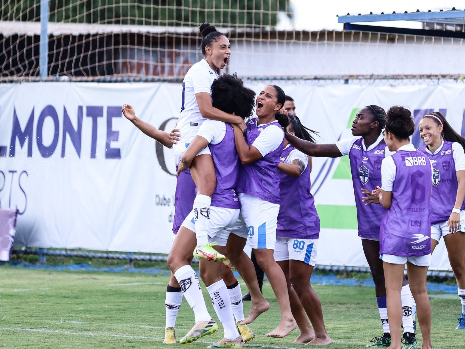 Real Brasília goleia Minas Brasília e coloca uma mão na quarta taça