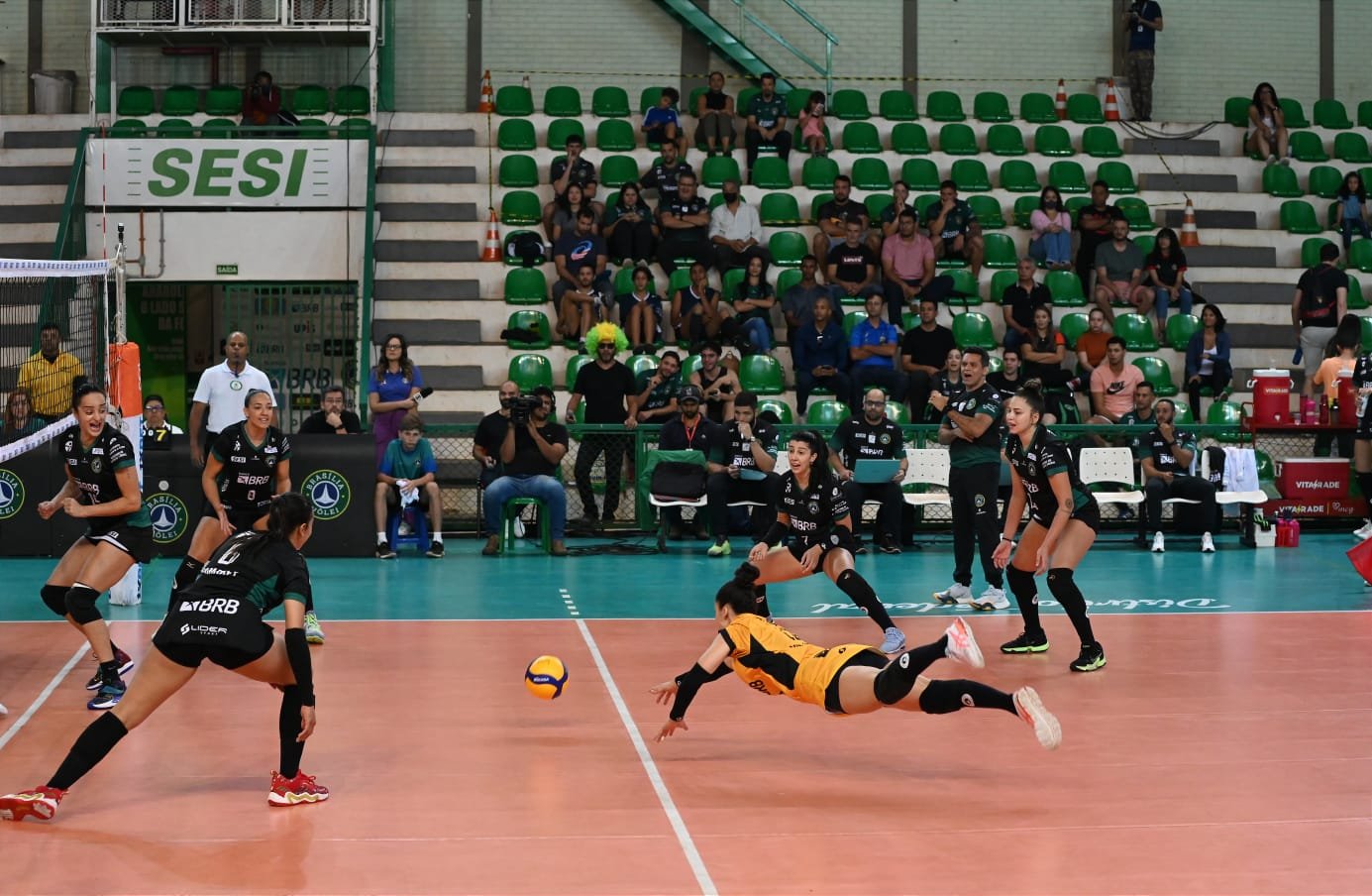 Brasília Volei faz set eletrizante, mas perde em casa para SESI Bauru