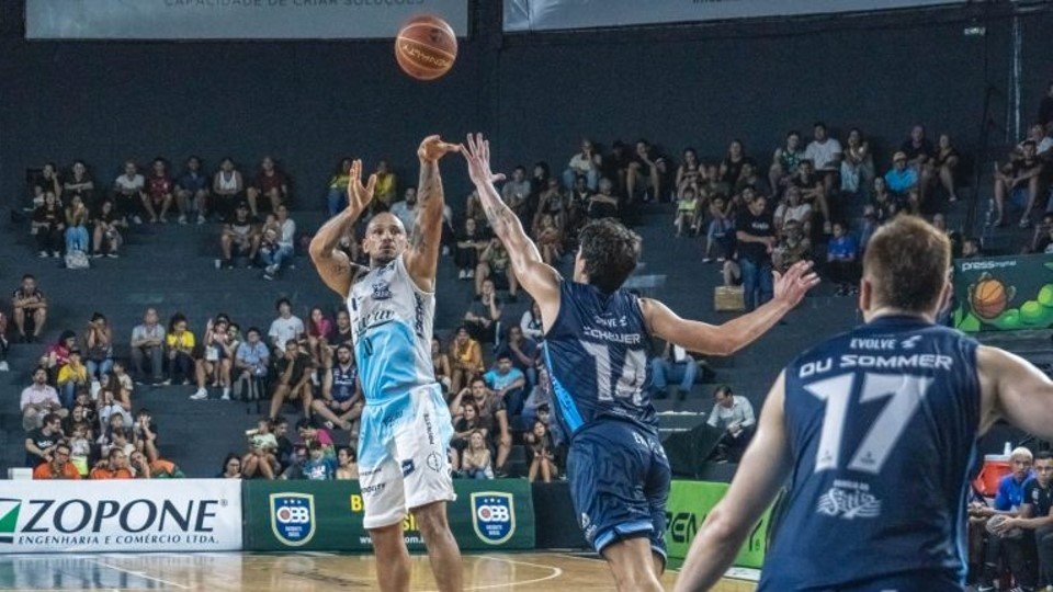 Brasília Basquete pressiona no fim, mas é derrotado pelo Bauru