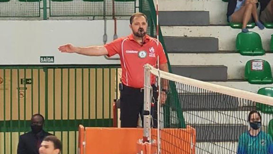 Atlética FAEFID UFJF - Se você tem interesse em se tornar árbitro de  voleibol, sua hora é agora! A ATLÉTICA FAEFID torna público o primeiro  curso de arbitragem em parceria com a