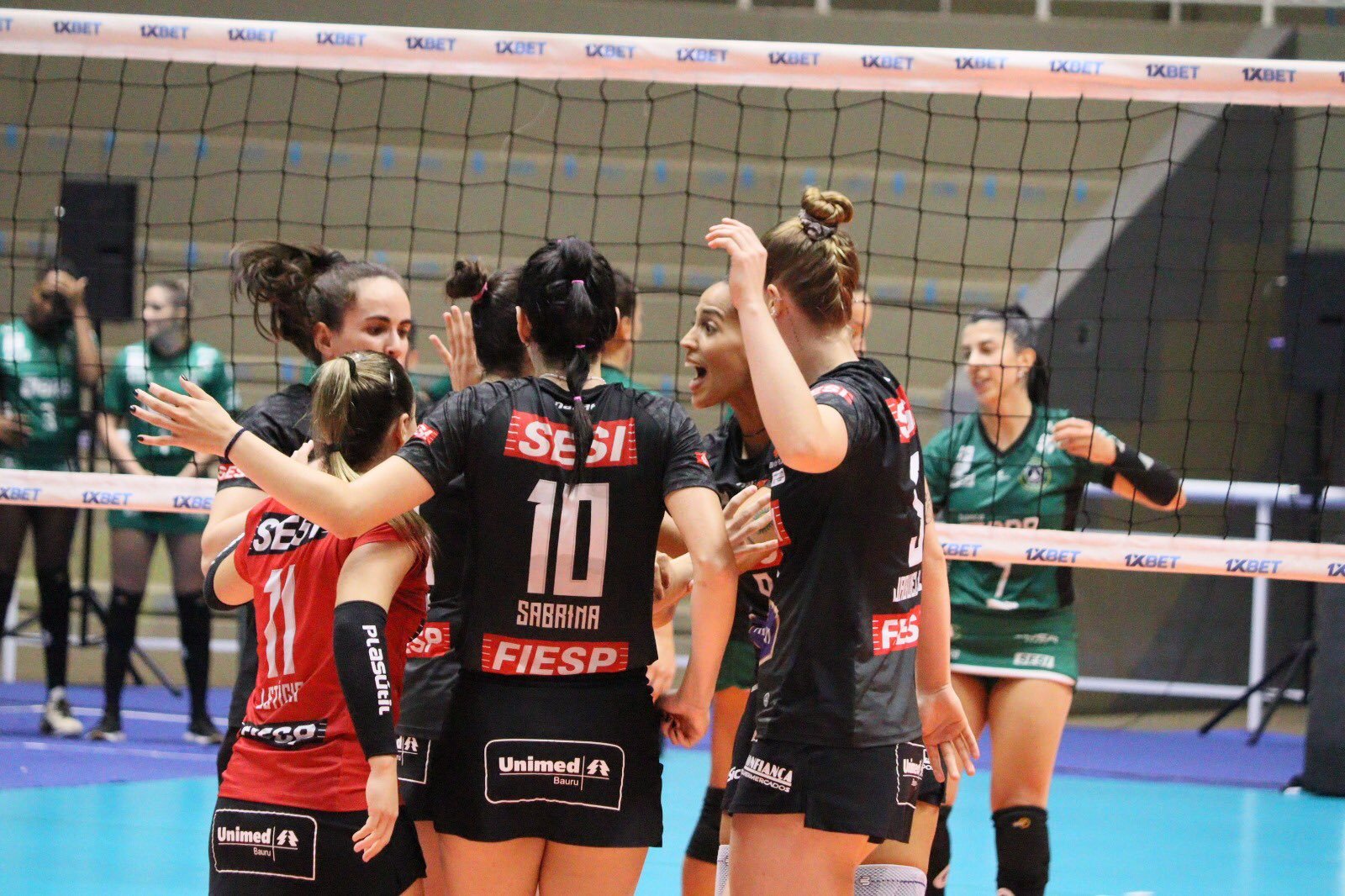 Superliga Feminina – Brasília Vôlei começa bem, mas leva a virada do Bauru