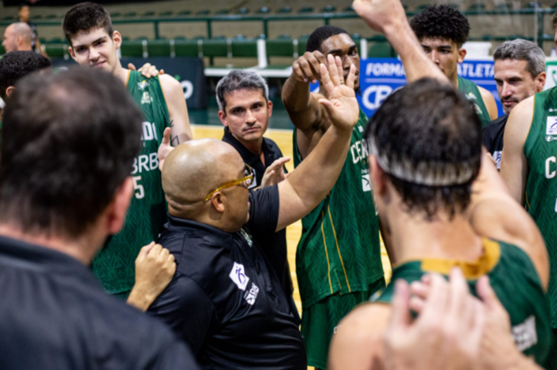 Cerrado anuncia saída do técnico e já tem nome novo no comando da equipe