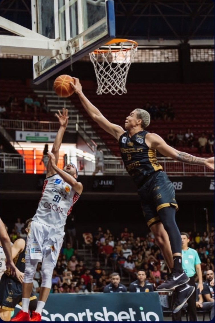 Com ginásio cheio, Brasília Basquete sofre derrota