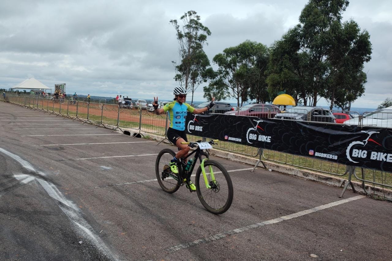 No primeiro ano na categoria Elite, Quesia Duarte fatura o ouro no Brasília Bike Camp