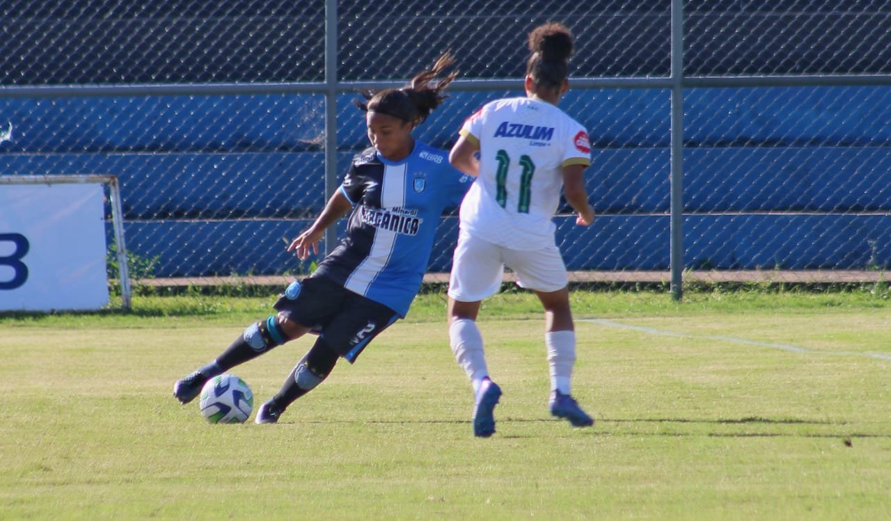 Capital leva o empate no final e decide vaga para as quartas fora de casa