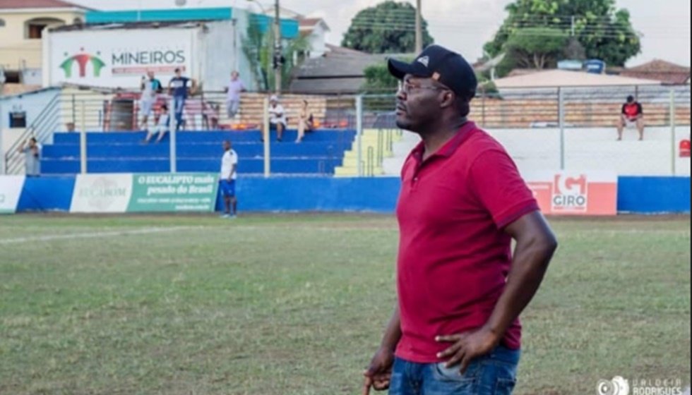 De olho no mercado internacional, Botafogo-DF contrata gerente de futebol estrangeiro