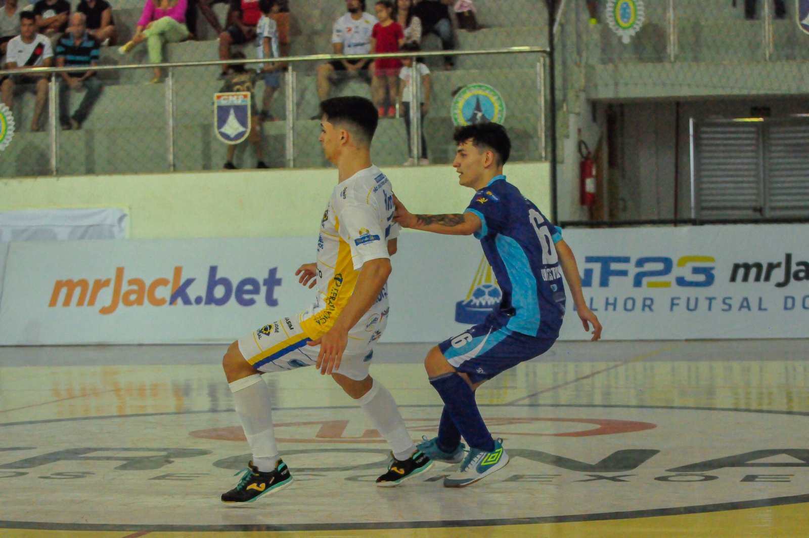 Em jogo emocionante, Brasília Futsal vence na LNF