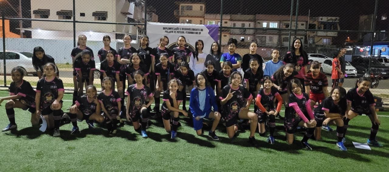 Conheça o Projeto Candangas, escola de futebol feminino que oferece aulas de graça na Ceilândia