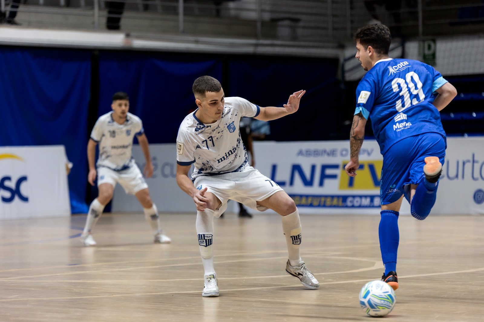 Brasília Futsal dá trabalho, mas sofre virada do Minas