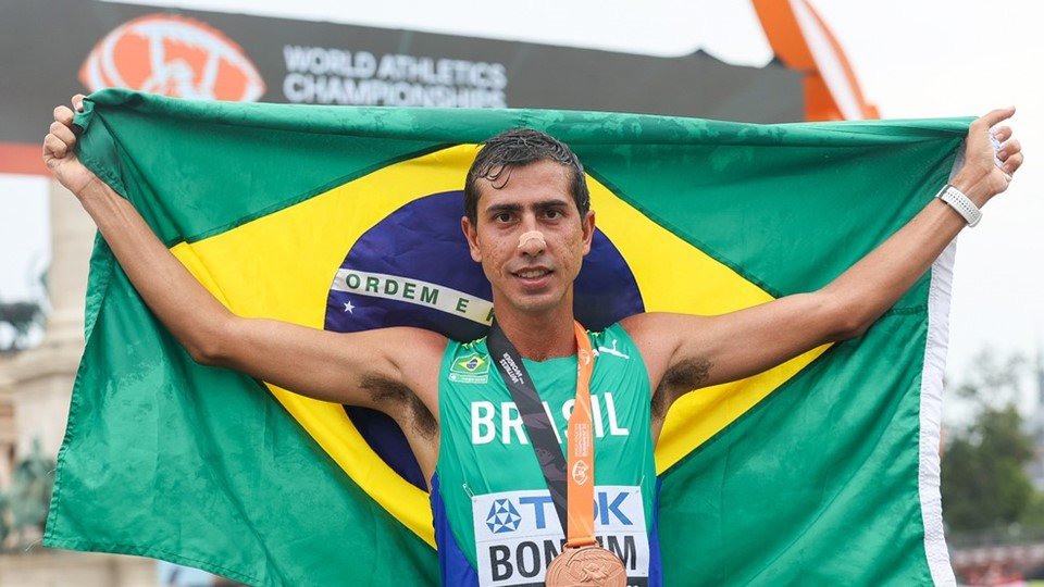 Caio Bonfim conquista medalha no Mundial