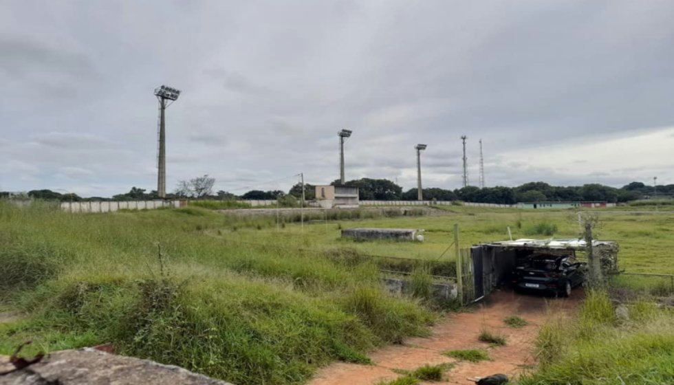 Força-tarefa anuncia reforma de estádio abandonado em Planaltina