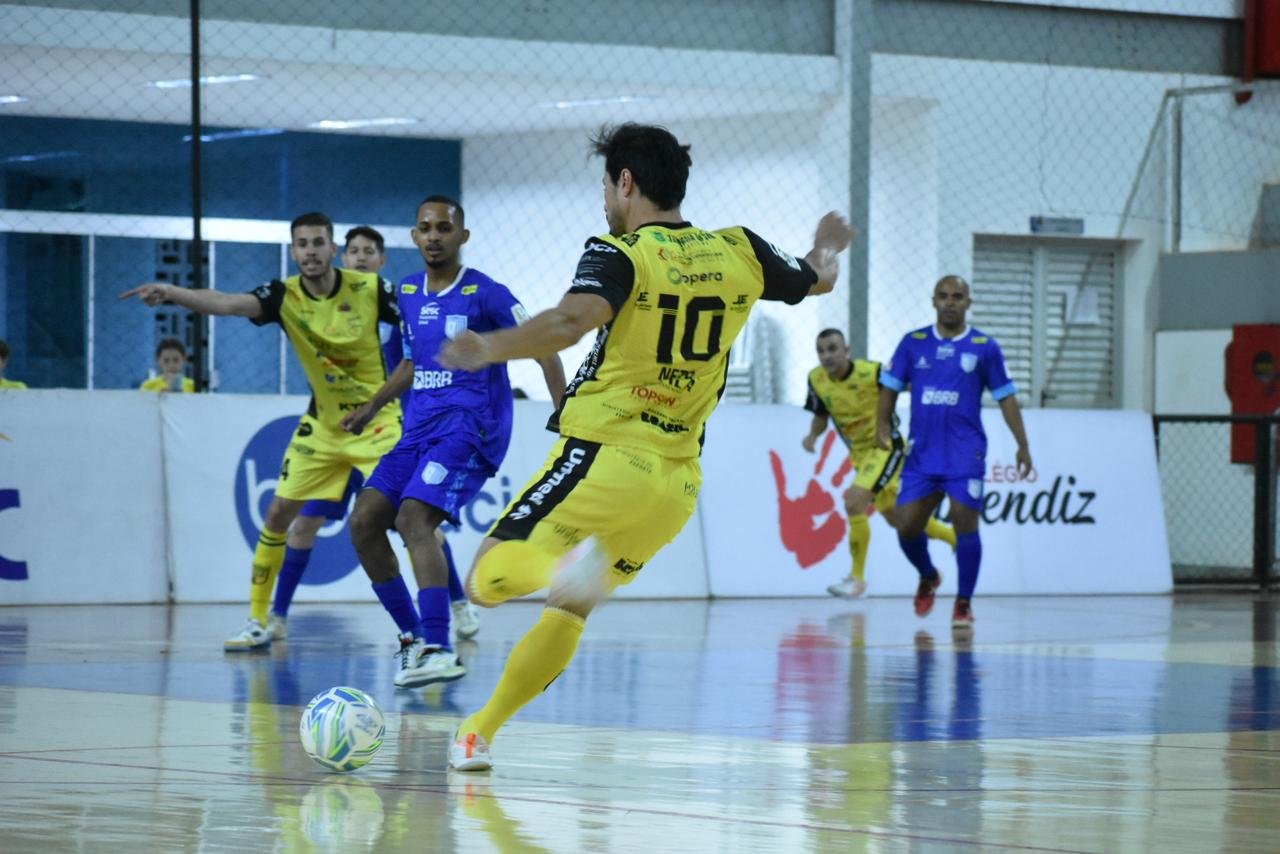 Na despedida de casa, Brasília Futsal perde em jogo de 13 gols