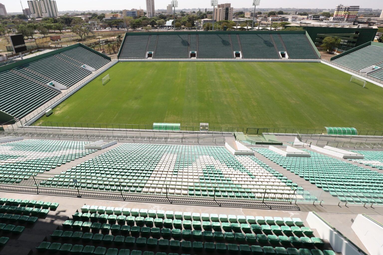 Reabertura do Estádio Bezerrão é adiada pelo GDF