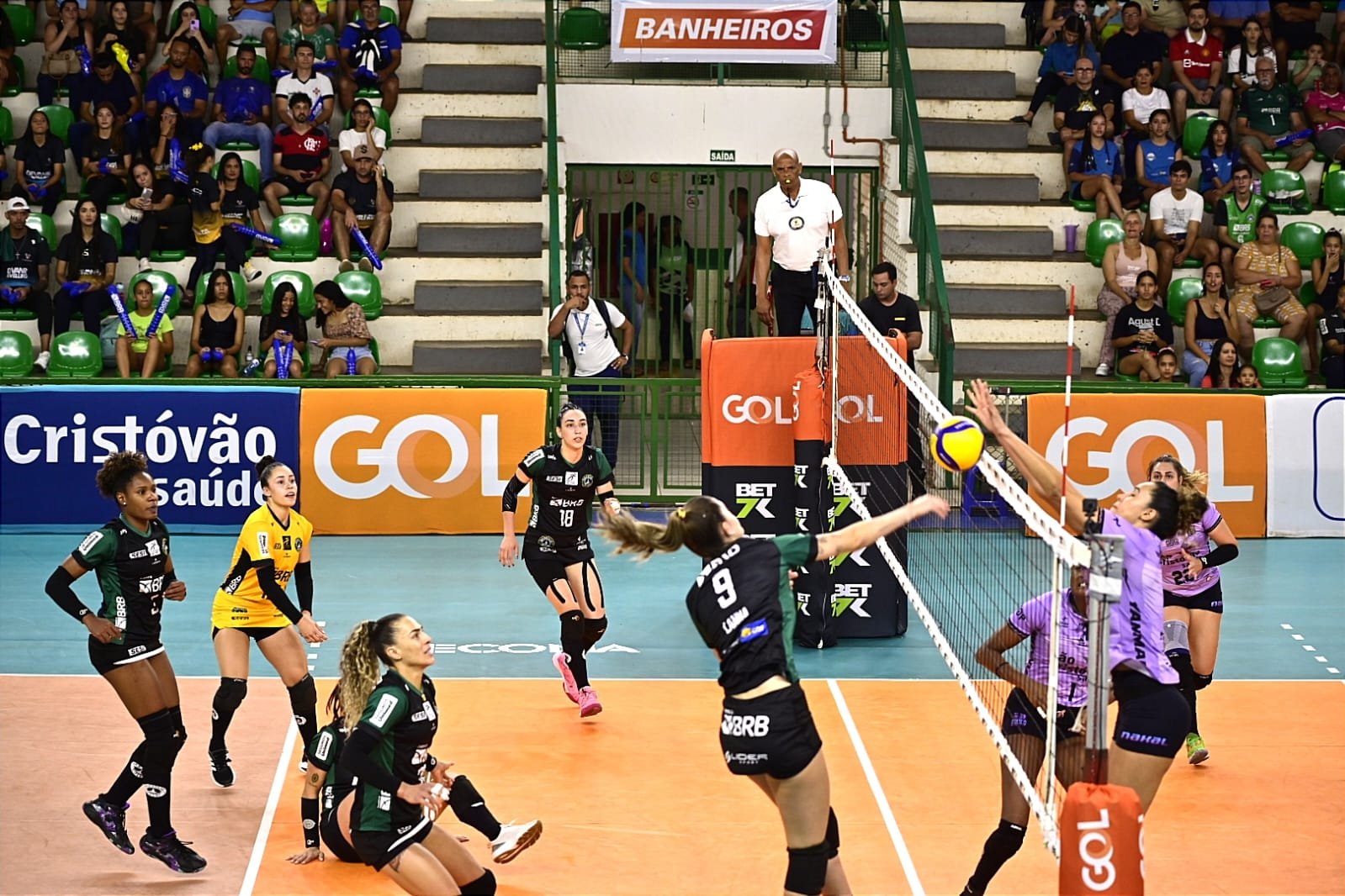 Na estreia da Superliga, Brasília Vôlei esbarra em um inspirado Osasco