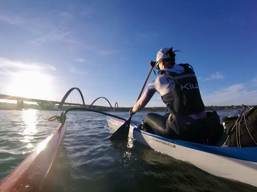 Desafiando os limites: atleta de canoa havaiana quer realizar feito histórico em Salvador