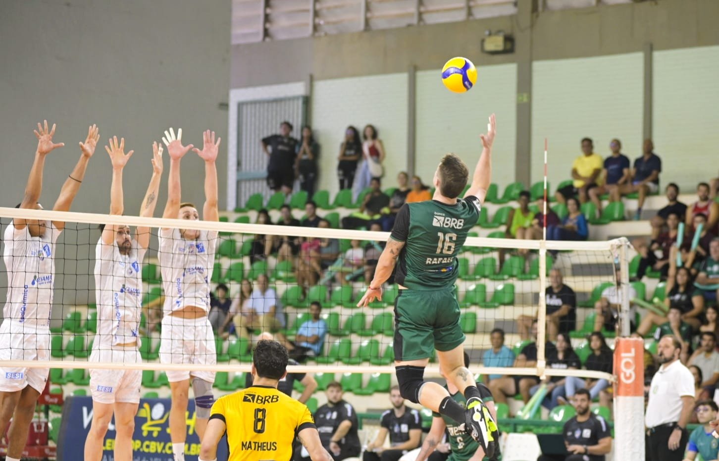 Rumo às semifinais! Brasília Vôlei domina e despacha o JF Vôlei pela Superliga B