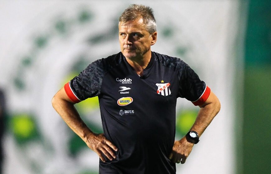 Oi sumido! Brasiliense paga multa e acerta retorno de Luiz Carlos Winck