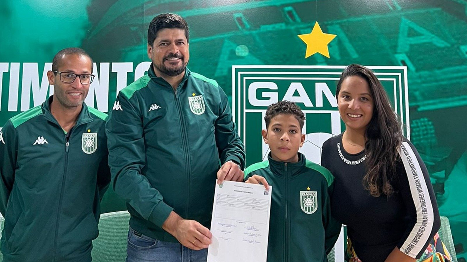 Após boa campanha, talentos do Gama Sub-13 assinam contrato com o clube