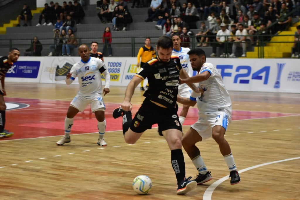 Com erro fatal, Brasília Futsal perde em Blumenau