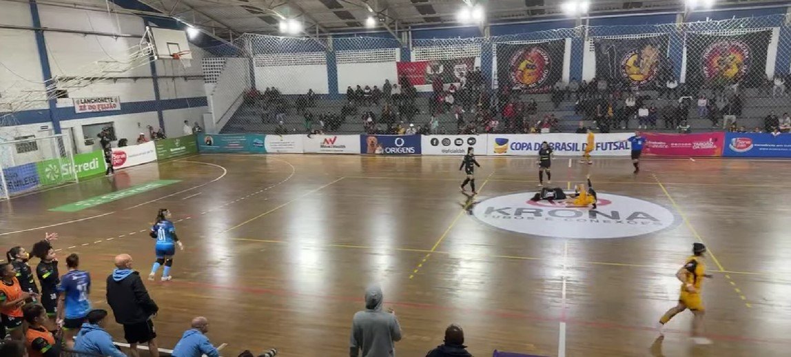 Taboão da Serra sai na frente da ADEF-DF na semifinal da Copa do Brasil de Futsal