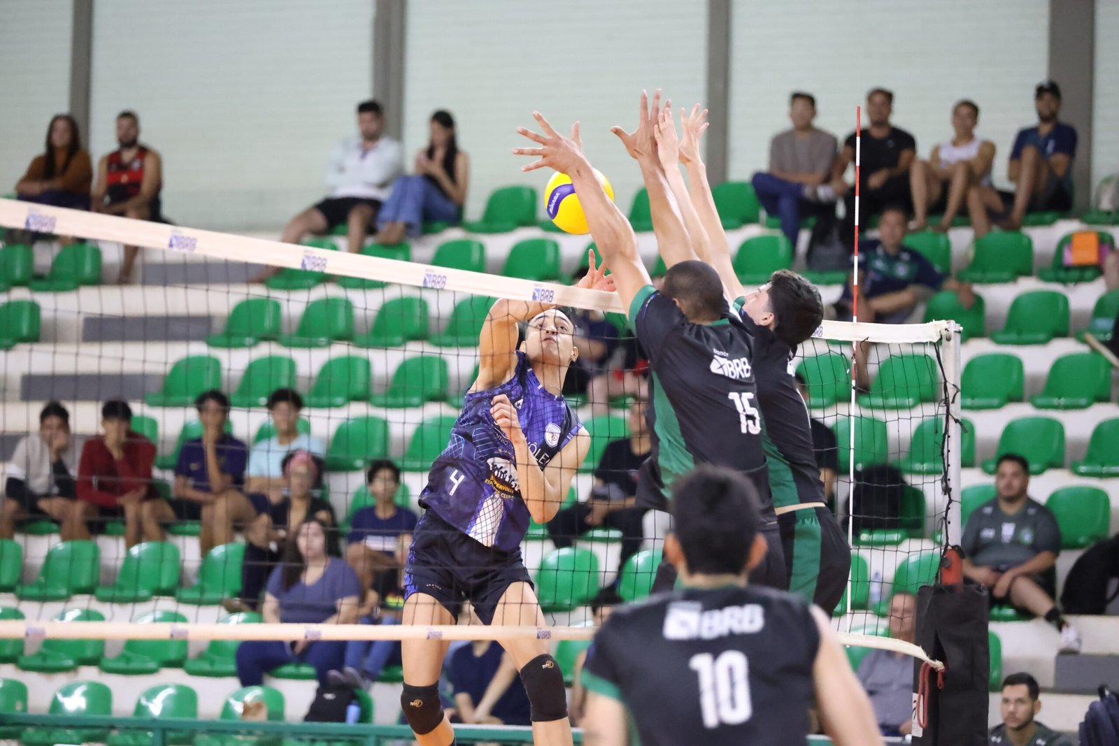 Brasília Vôlei vence segundo jogo da final e conquista Brasiliense Masculino