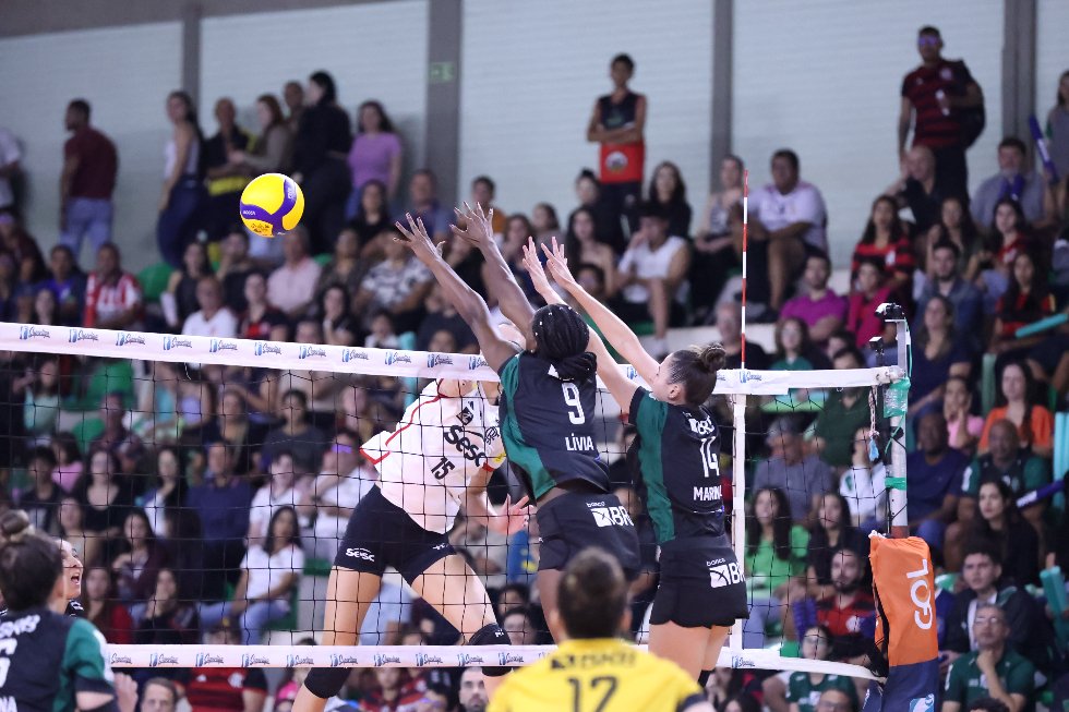 Sesc Flamengo vence Brasília Vôlei em estreia na Superliga Feminina no Sesi Taguatinga