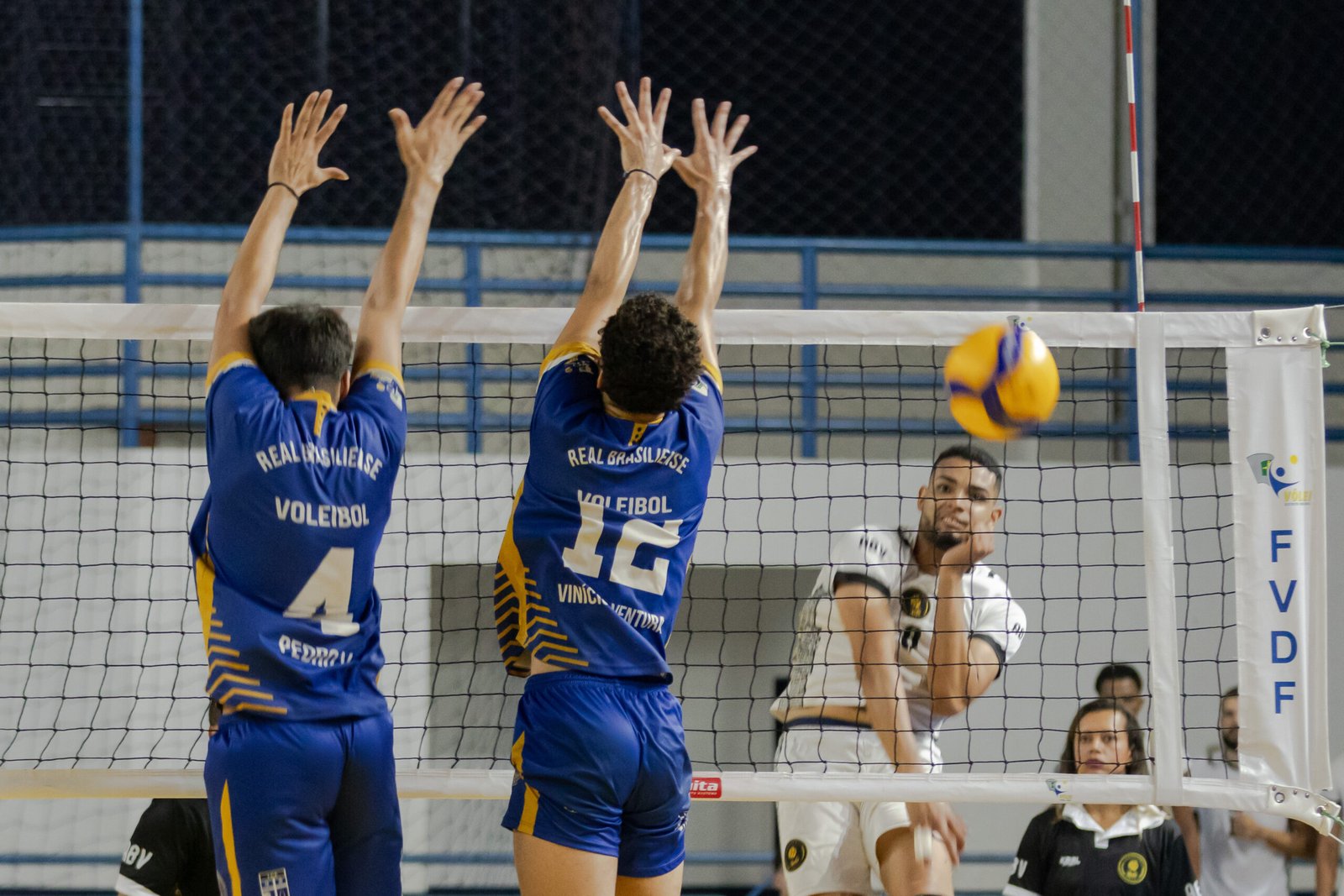 Brasiliense Vôlei vira sobre rival e garante vaga para Superliga B