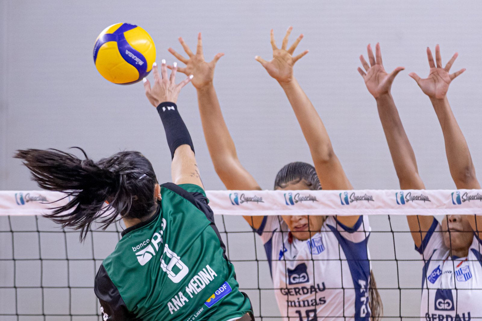 Gerdau Minas vence Brasília Vôlei em três sets diretos