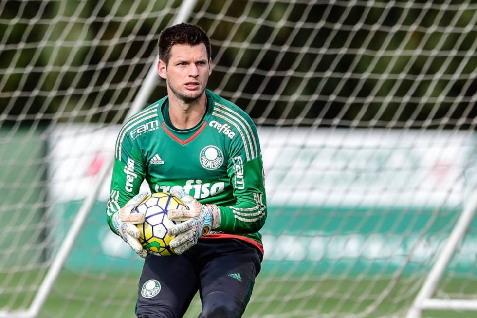 Goleiro campeão brasileiro por Palmeiras e Chapecoense tem negociação avançada com Capital