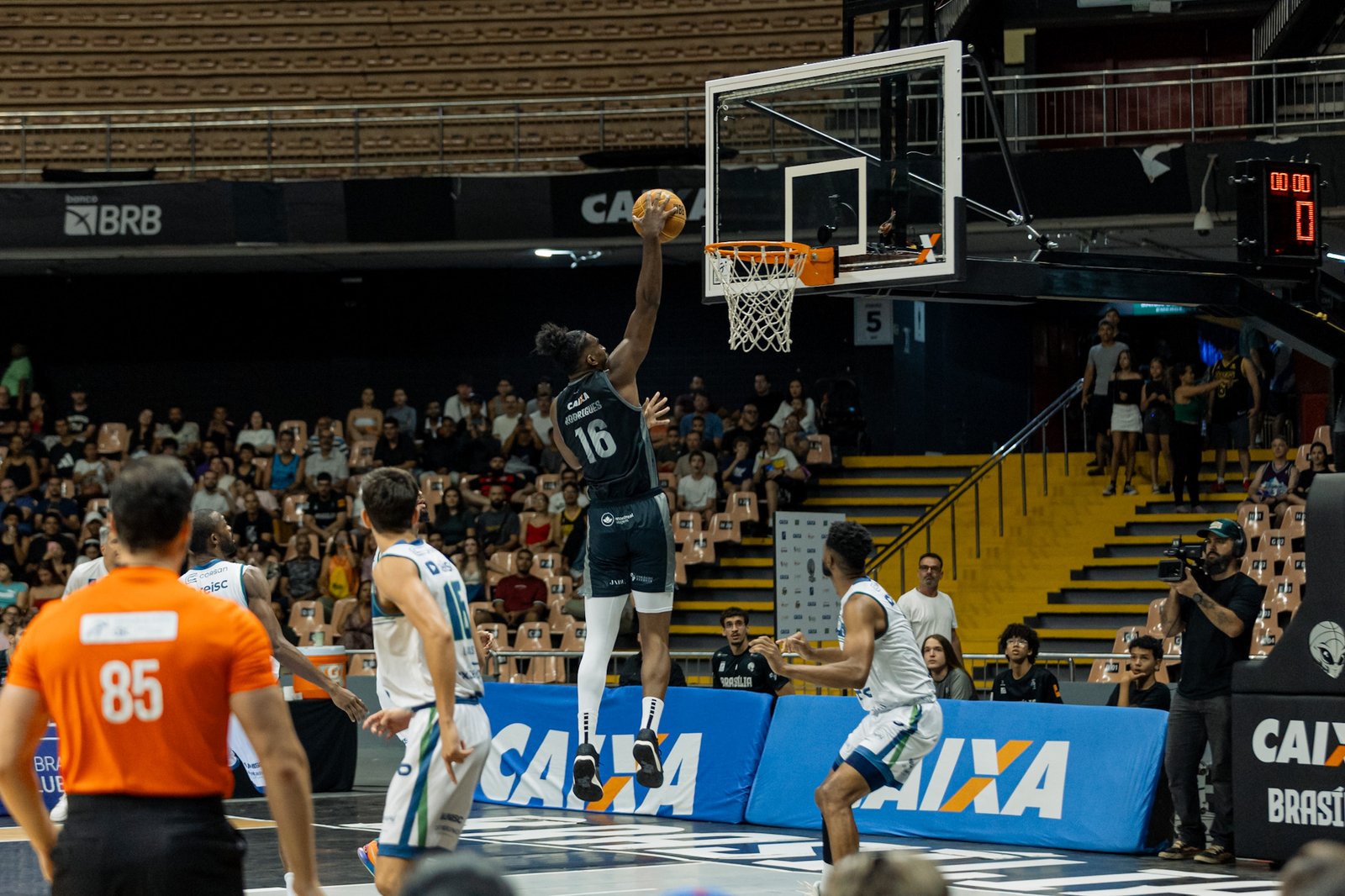 Brasília vence e se classifica para a semifinal da Copa Super 8 