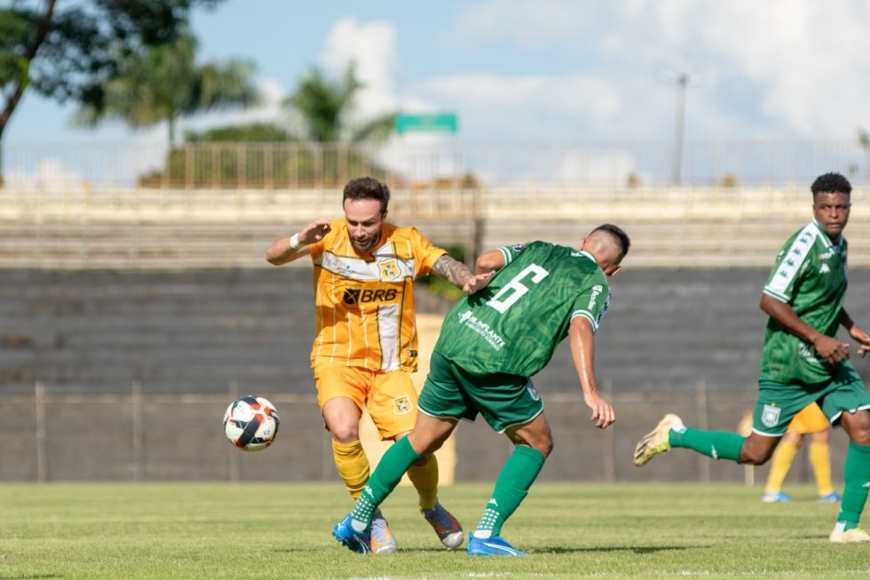 Brasiliense pede e Federação prorroga segundo clássico da semifinal