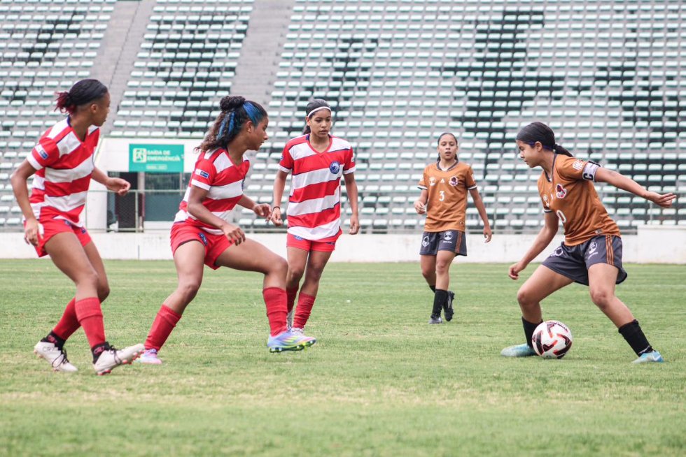 Cruzeiro volta a vencer e Minas Brasília se isola na liderança do Feminino Sub-17
