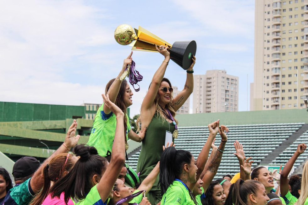 Minas Brasília desbanca rival e conquista o tetracampeonato feminino