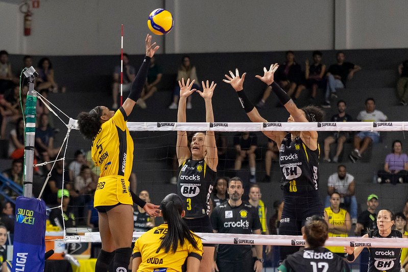 Brasília Vôlei mostra qualidade, mas perde na estreia da Superliga Feminina
