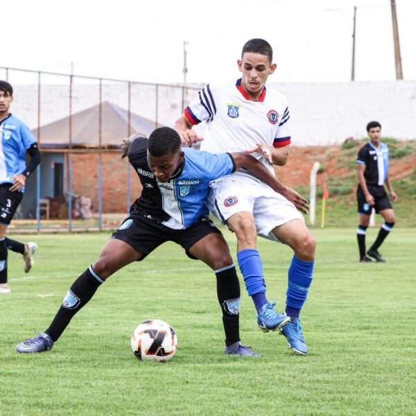 Capital recebe selo da CBF e vira pioneiro na formação de atletas no DF