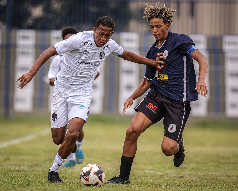Capital e Penharol/BNT largam na frente na semifinal do Candanguinho Sub-17