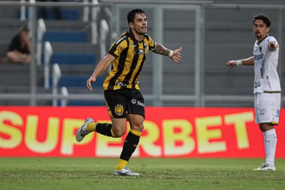 Brasiliense está a detalhes de fechar com atacante de Série B