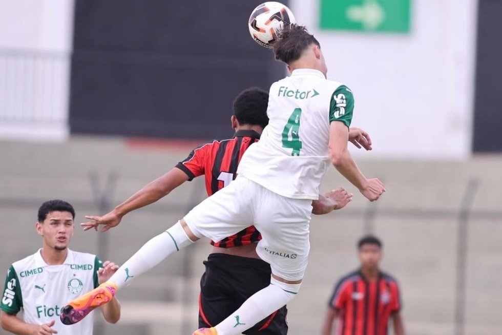 Primeiro dia da Supercopa Capital tem surpresas e goleadas