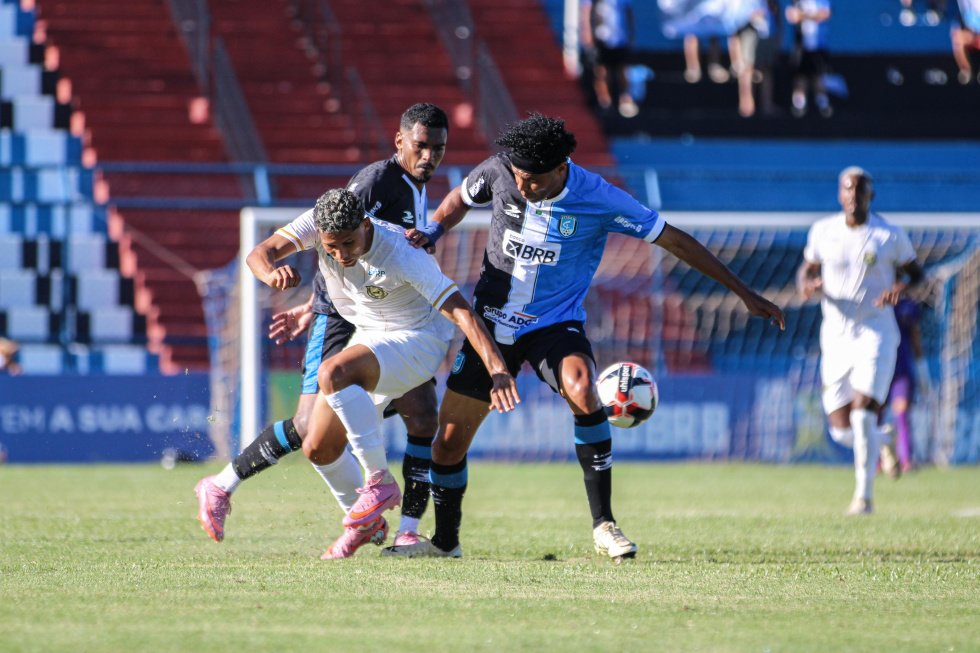 Capital abre 2×0, mas cede empate ao Samambaia no JK