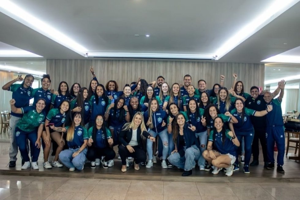 Equipe profissional do Minas Brasília se reapresenta para a temporada 2026