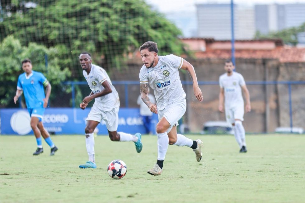 Samambaia vence a segunda seguida e chega à liderança do Candangão